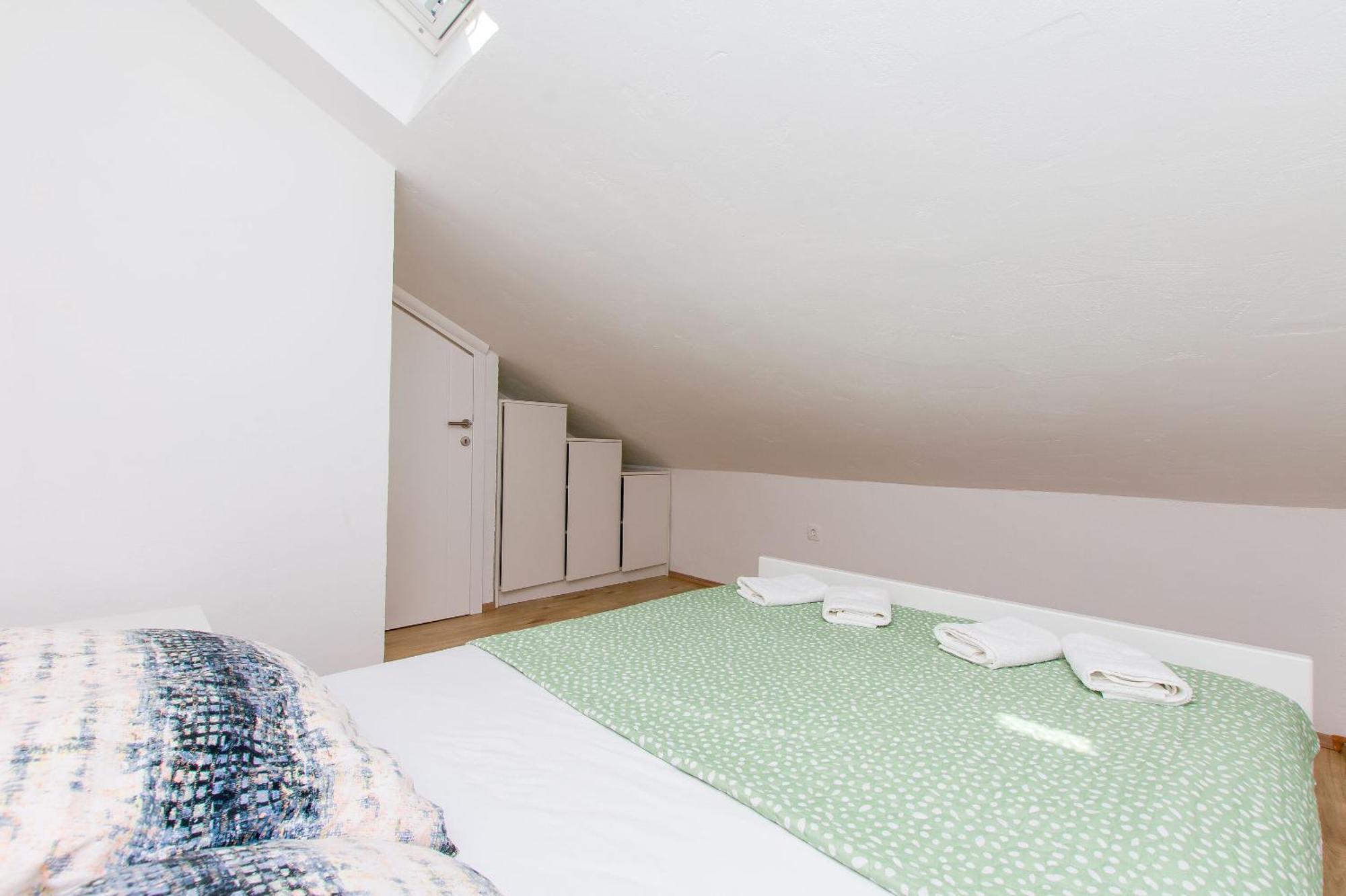 Apartment Petea Omiš Exteriör bild