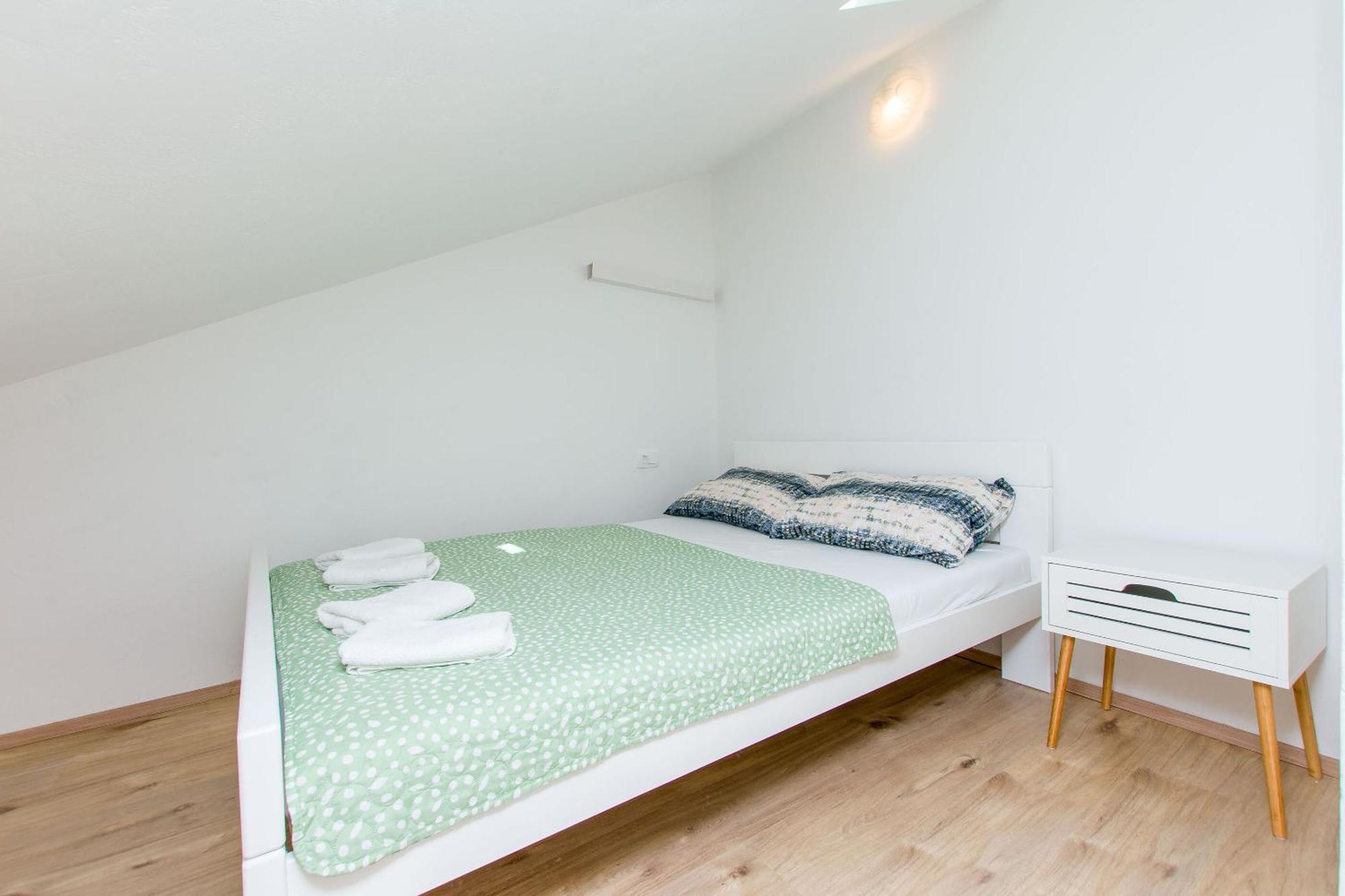 Apartment Petea Omiš Exteriör bild
