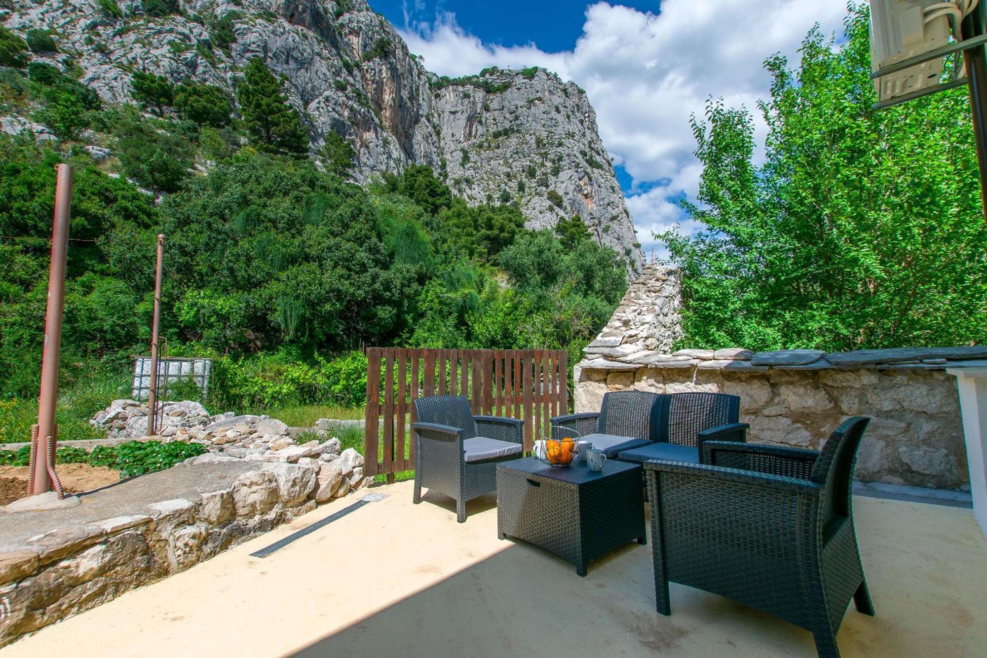Apartment Petea Omiš Exteriör bild