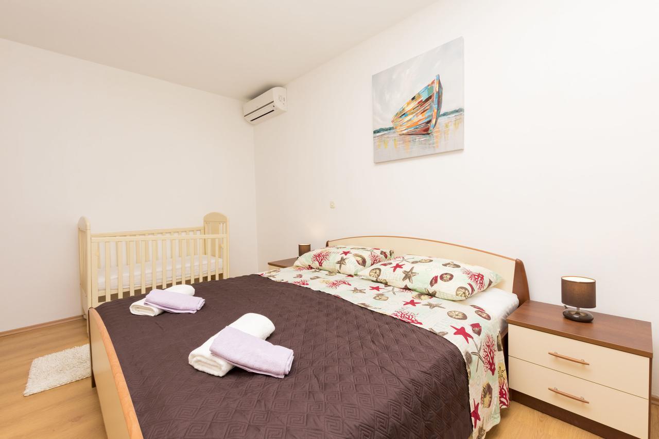 Apartment Petea Omiš Rum bild