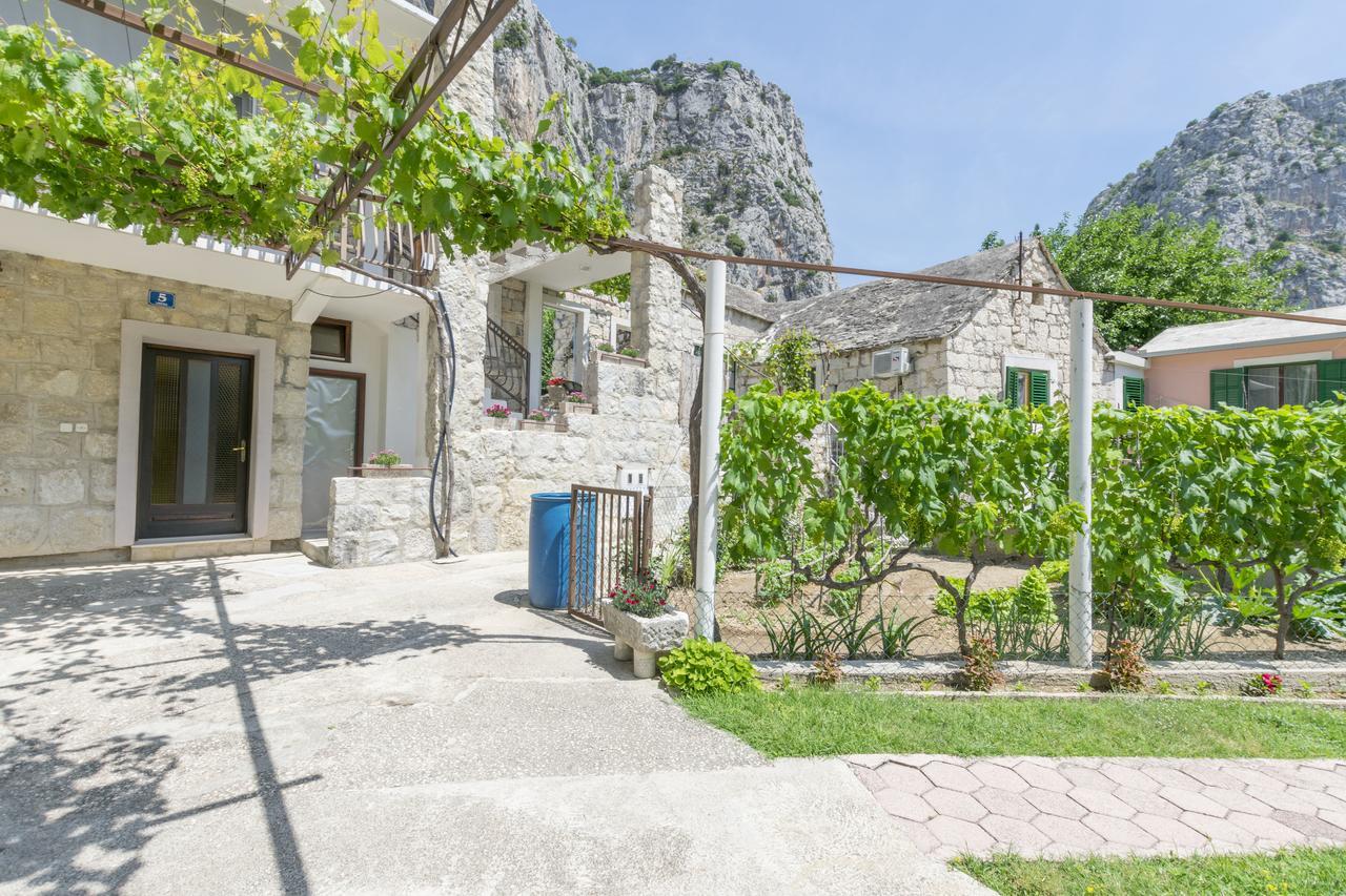 Apartment Petea Omiš Exteriör bild